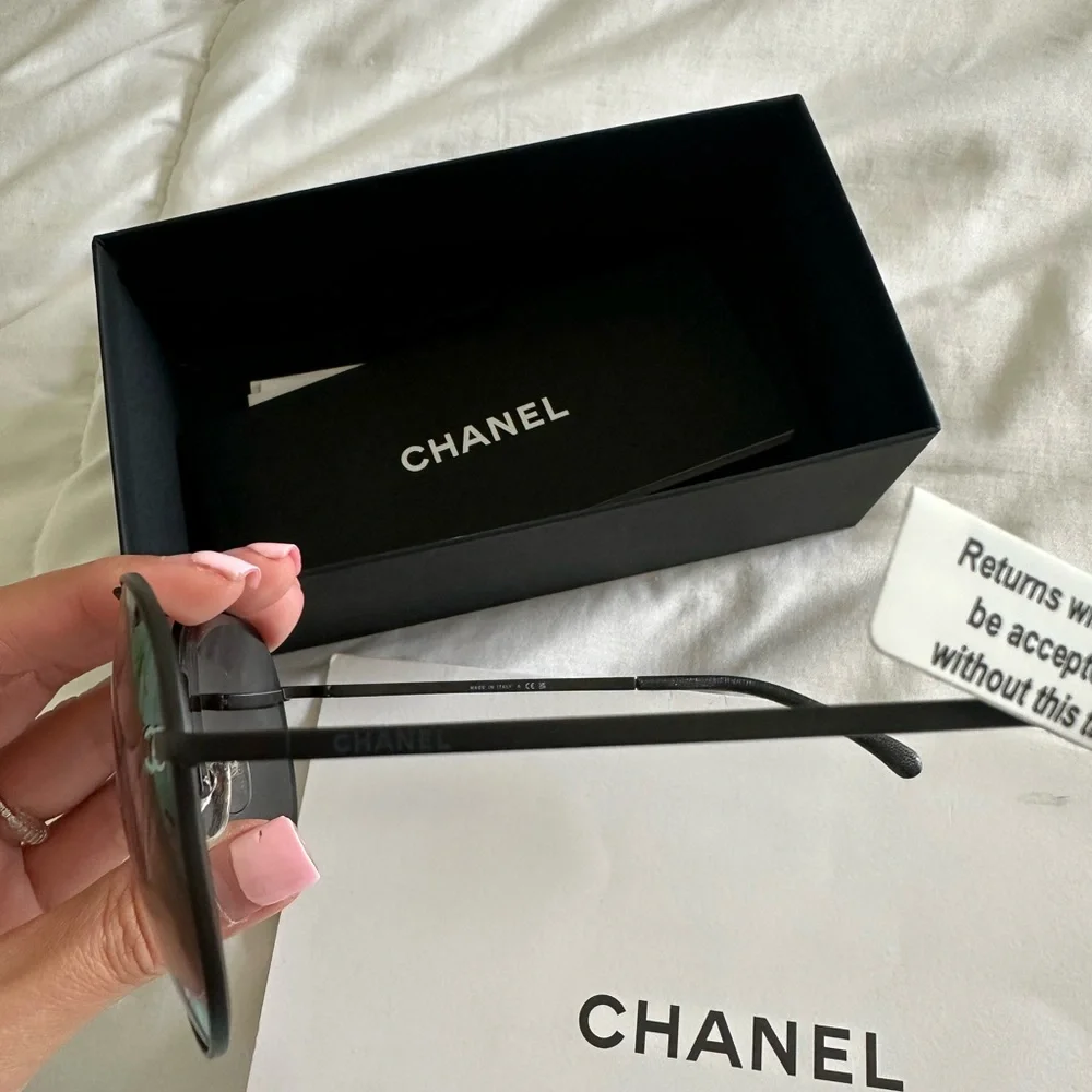 CHANEL Black Classic Pilot Aviator Sunglasses NWT - Picture 5 of 5